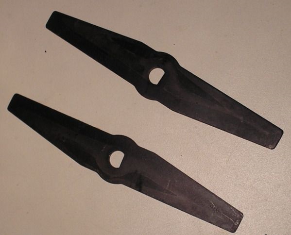 Нож для зернодробилки  КОЛОС-2М (Старого образца) (посадочный d 16 мм.)