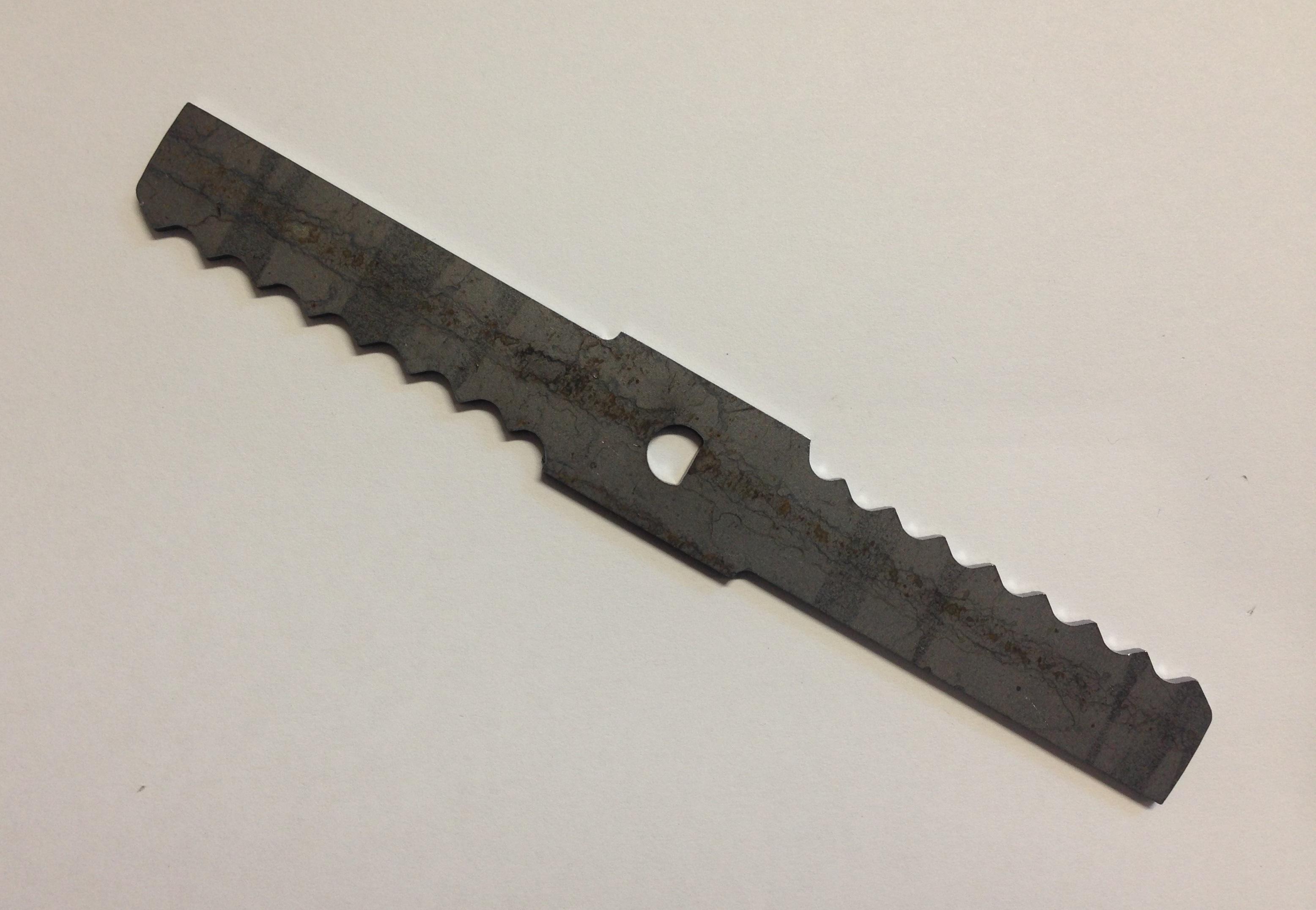 Нож для зернодробилки  КОЛОС (Нового образца, Ø7 мм, Зубчатый)